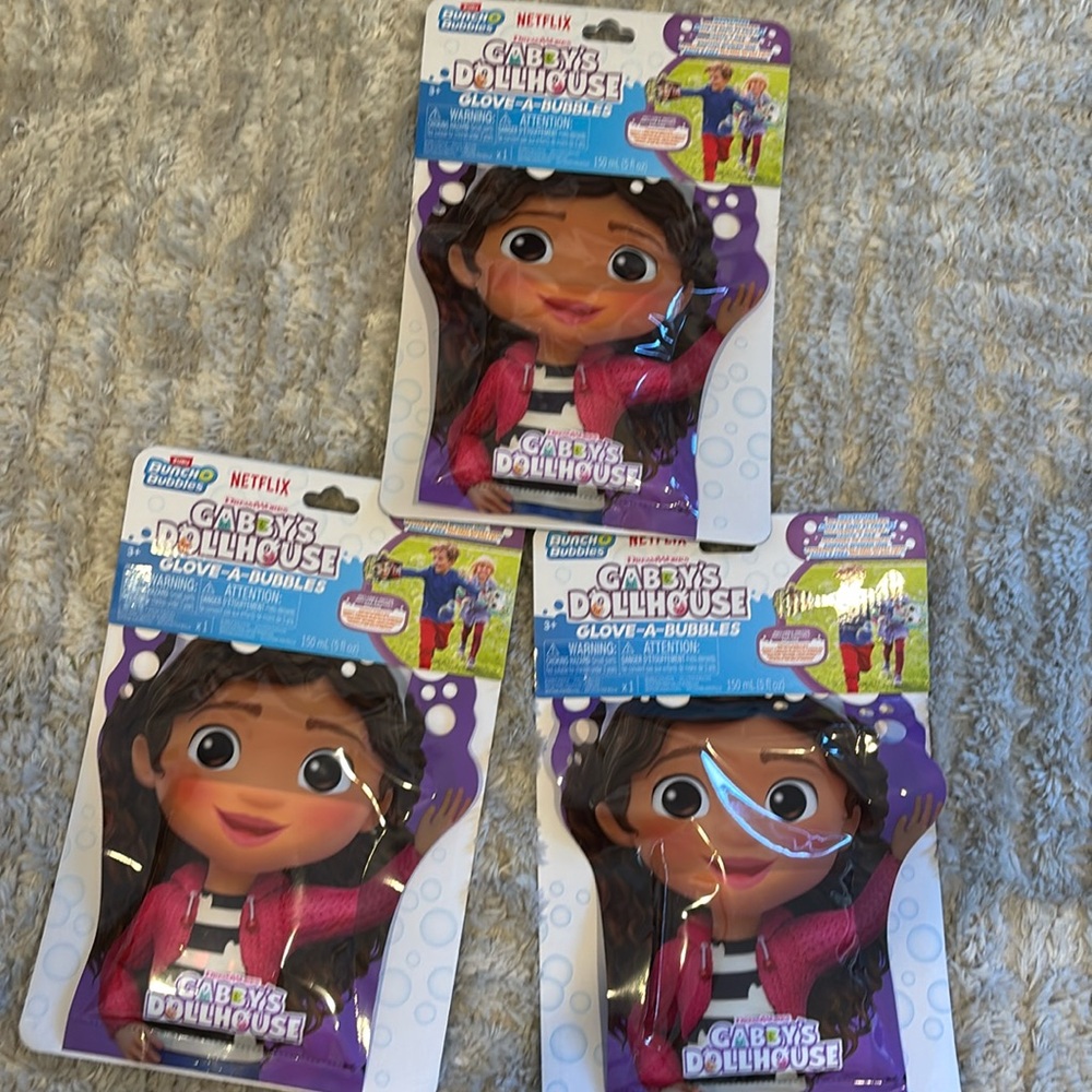 Gabby’s Dollhouse bubble glove